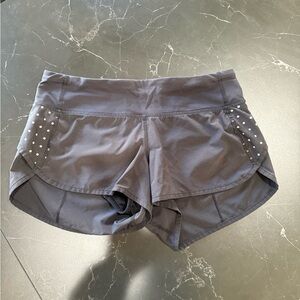 Lululemon Speed Up Low-Rise Lined 2.5” Short - New - Size 4 - Black/Reflective!